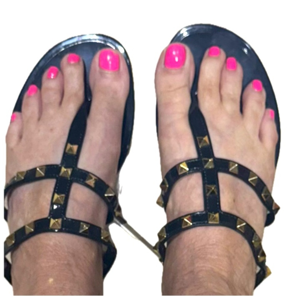 3/$25💥 Tahari Black & Gold Rock Stud Jelly Sandals Sz 9